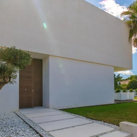 Pau Villa *